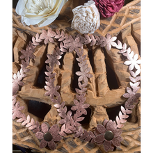 Load image into Gallery viewer, Flower Necklace