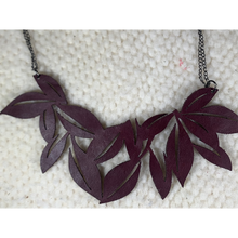 Load image into Gallery viewer, Leaf Necklace