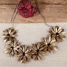 Load image into Gallery viewer, Daisy Necklace