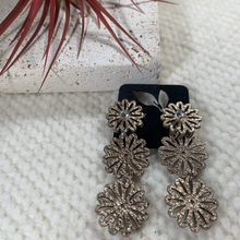 Load image into Gallery viewer, Hanging Flower Earrings