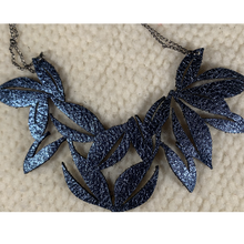 Load image into Gallery viewer, Leaf Necklace