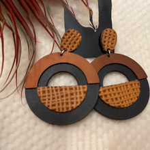 Load image into Gallery viewer, Geometric Circle Earrings