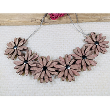 Load image into Gallery viewer, Daisy Necklace