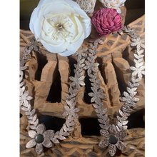 Load image into Gallery viewer, Flower Necklace