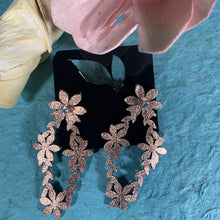 Load image into Gallery viewer, Flower Earrings