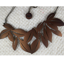 Load image into Gallery viewer, Leaf Necklace