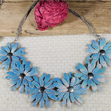 Load image into Gallery viewer, Daisy Necklace