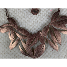 Load image into Gallery viewer, Leaf Necklace
