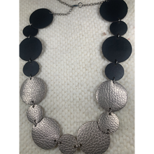 Load image into Gallery viewer, Dot Necklace