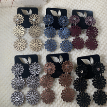 Load image into Gallery viewer, Hanging Flower Earrings