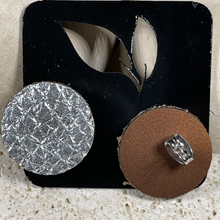 Load image into Gallery viewer, Dot Earrings