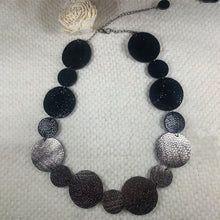 Load image into Gallery viewer, Dot Necklace