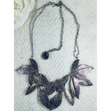 Load image into Gallery viewer, Leaf Necklace