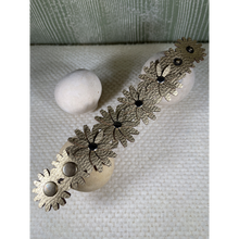 Load image into Gallery viewer, Daisy Bracelet