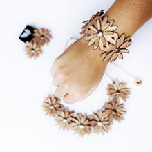 Load image into Gallery viewer, Daisy Bracelet