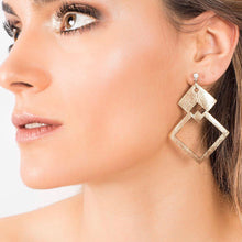 Load image into Gallery viewer, Diamond Cut Earrings