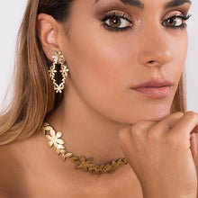 Load image into Gallery viewer, Flower Necklace