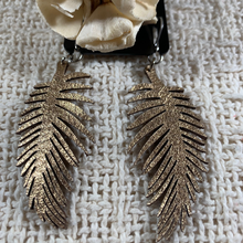 Load image into Gallery viewer, Feather Earrings
